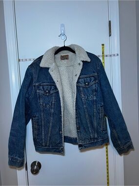 Plain Pockets Vintage Classic Blue Denim Jean Jacket with Cream Sherpa Lining